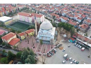 Isparta Gülistan Camii avlusu 3 boyutlu taşlarla rengarenk görünüme kavuştu