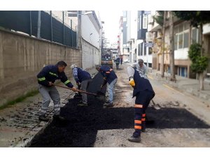 Akdeniz Belediyesi yol çalışmalarına aralıksız devam ediyor