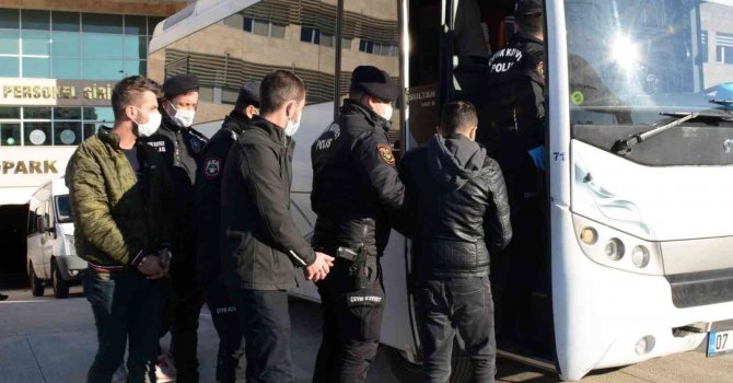 Antalya’da 106 polisten eş zamanlı aranan şahıs operasyonu