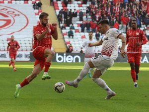 Spor Toto Süper Lig: Antalyaspor: 0 - Gaziantep FK: 0 (İlk yarı)