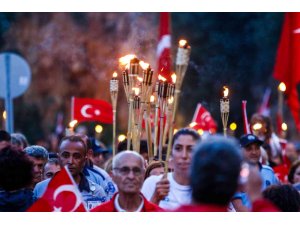 400 metrelik dev Türk bayrağı açıldı, görsel şölen oluştu