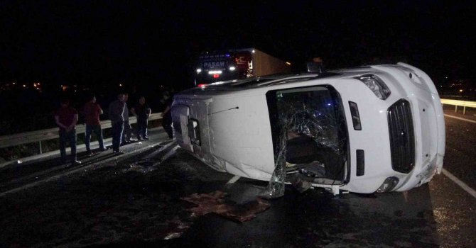 Öğrencileri taşıyan minibüs otoyolda kaza yaptı: 17 yaralı