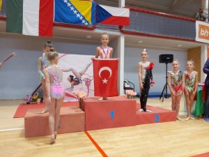 Ritmik cimnastik takımı Bosna Hersek’ten 11 madalya ile döndü