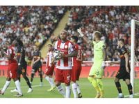Spor Toto Süper Lig: FT Antalyaspor: 1 - Galatasaray:0 (İlk yarı)