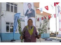Mersin Büyükşehir Belediyesinden üreticiye fidan desteği sürüyor
