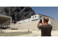 Mersin Silifke OSB’de mobilya fabrikası yangını, ekipler müdahale ediyor
