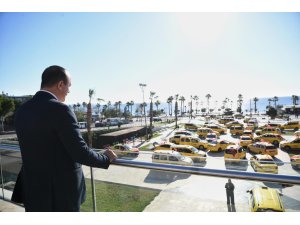 Konyaaltı’da taksicilerden Türk bayraklı Cumhuriyet konvoyu