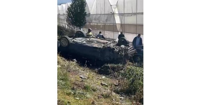 Burdur’da 2 otomobil kafa kafaya çarpıştı: 3 yaralı