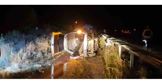 Burdur’da hafif ticari araç devrildi: 1 ölü