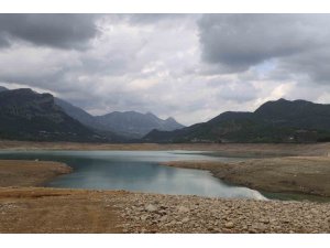 Kozan Barajı manzaranın değil, kuraklığın simgesi oldu