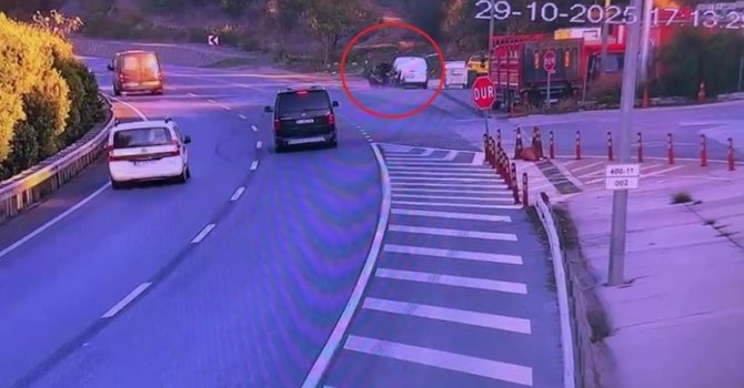 Park halindeki otomobile çarpan sürücü ölümden döndü