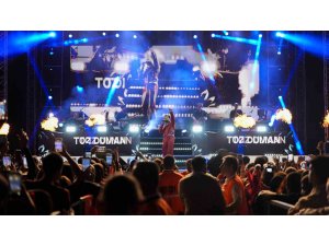 Tarsus’ta cumhuriyet coşkusu Sefo konseriyle zirveye ulaştı