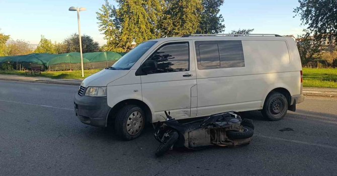 Kamyonet sürücüsünün dikkatsizliği kazayı beraberinde getirdi: 1 yaralı