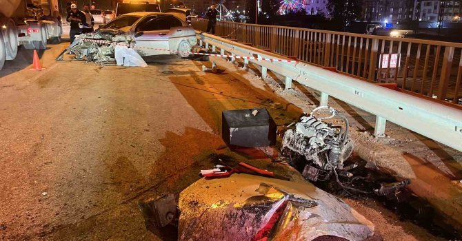 Kazada motoru yerinden fırlayan otomobilin sürücüsü ağır yaralandı