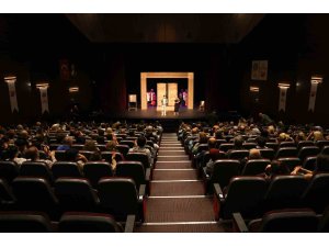 Mersin’in ’Eyvah Nadir’ oyunu İstanbul’da beğeni topladı