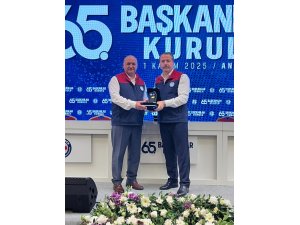 Eğitim Bir Sen Antalya Şubesi’ne plaket
