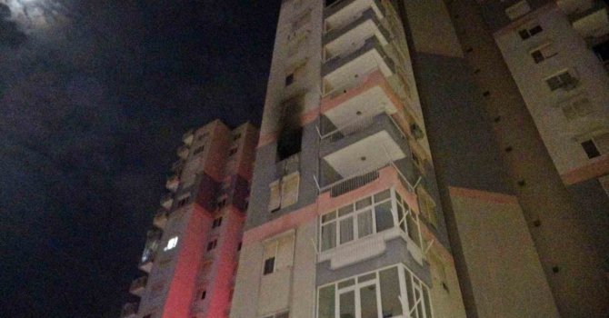 Antalya’da 15 katlı binadaki daire alev alev yandı: 1 yaralı