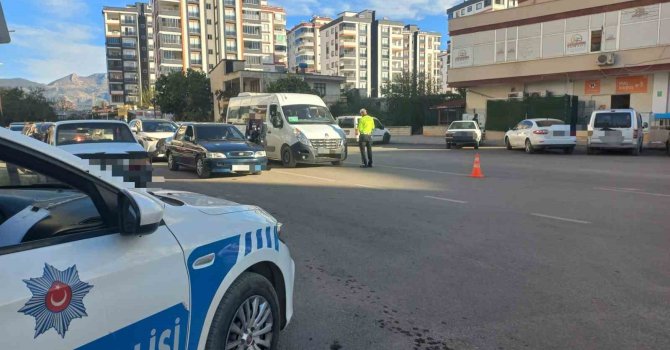 Kozan’da ’Güven Uygulamaları: 3 şahıs yakalandı