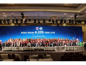 Eğitim-Bir-Sen Adana heyeti Antalya’dan ödülle döndü