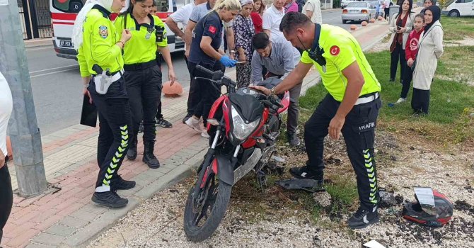 Antalya’da otomobil ile motosiklet çarpıştı: 2 yaralı