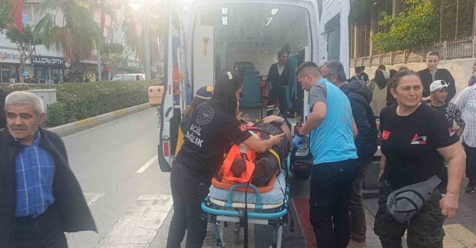 Yaya geçidindeki kadına çarpan bisikletli firar etti
