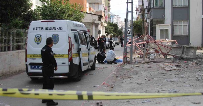Adana’da demir iskele zemine çakıldı: 1 ölü, 1 yaralı