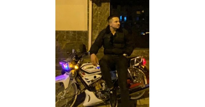 Otomobille çarpışan motosikletin 22 yaşındaki sürücüsü hastanede yaşamını yitirdi