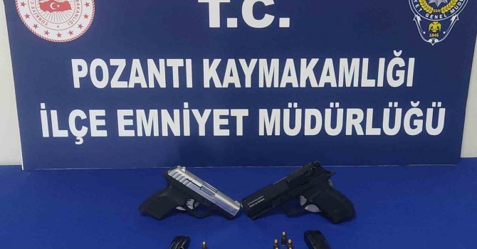 Polisin uygulamasında 2 tabanca ele geçirildi