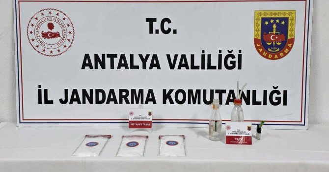 Jandarma uyuşturucu operasyonunda 1 kilo 210 gram uyuşturucu madde ele geçirildi
