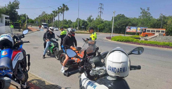 Jandarma ekiplerinden motosiklet denetimi