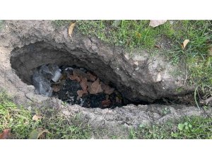 Isparta’da elma bahçelerinde yaklaşık 1 metrelik obruklar oluştu, bazı evlerin duvarları çatladı