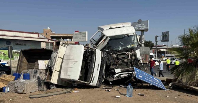 Mersin’de tırlar zincirleme kaza yaptı: 2 yaralı