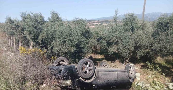 Şarampole yuvarlanan otomobildeki anne ve 5 yaşındaki çocuğu yaralandı