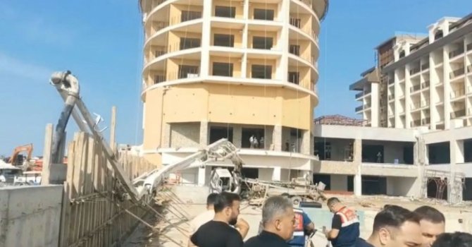 Alanya’da otel inşaatında yan yatan beton mikserin kolu işçiye çarptı: 1 ölü