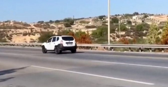 Otoyolda geri giden sürücüyü vatandaş çekti, jandarma ceza kesti