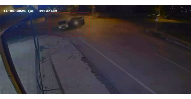 Cip ile otomobil kafa kafaya çarpıştı: 3 yaralı