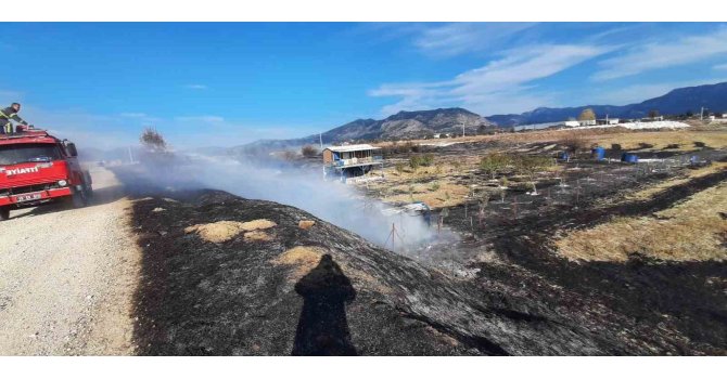 Bucak’ta arazi yangını itfaiye ekiplerince söndürüldü
