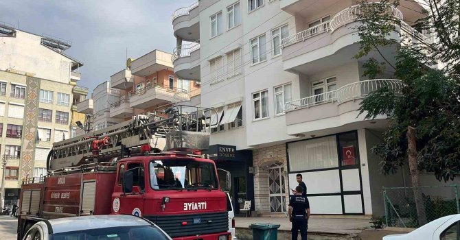 Kapıyı arkadan kilitleyip TV izlemeye dalan çocuk itfaiyeyi alarma geçirdi