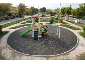 Akdeniz’in parklarında yenileme çalışmaları devam ediyor