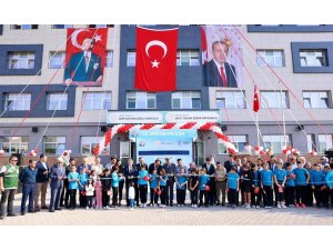 Vali Toros, Şehit Özkan Demir Ortaokulunun açılışına katıldı