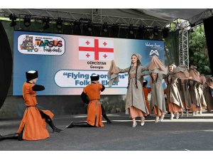 Tarsus’u karnaval kentine dönüştüren ’4. Uluslararası Tarsus Festivali’ başladı