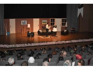 Isparta Belediyesi Şehir Tiyatroları "Eyvah Yine Karıştı" adlı komedi oyunu ile perdelerini açtı