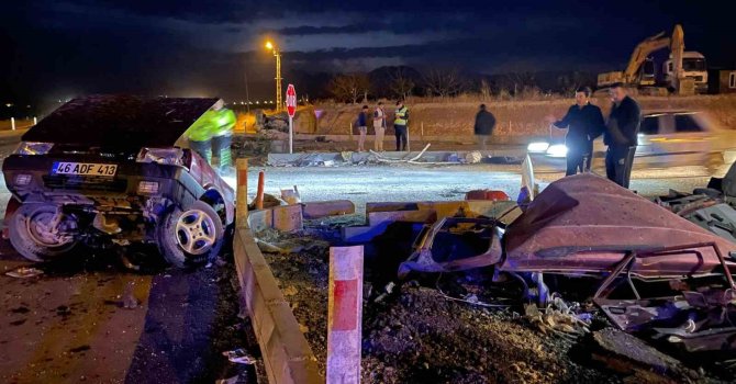 Kazada Fiat Tofaş ikiye ayrıldı: 2 yaralı