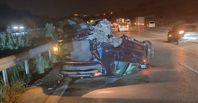 TAG Otoyolu’nda otomobil bariyerlere çarptı: 1 ölü