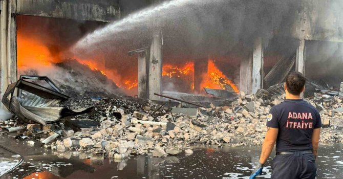 Adana’da hırdavat dükkanında çıkan yangın, kontrol altına alındı