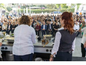 Başkan Seçer, Tarsus’taki festivalde ’Gastronomi Show’a katıldı