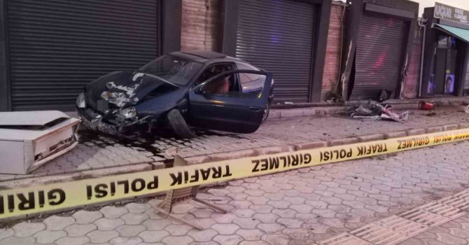 Hatay’da otomobil kaldırımdaki çocuğa çarptı