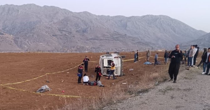 Kahramanmaraş’ta işçileri taşıyan minibüs takla attı: 2 ölü, 7 yaralı