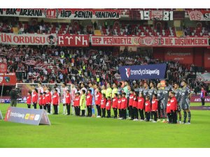 Trendyol Süper Lig: Antalyaspor: 0 - Beşiktaş: 1 (Maç devam ediyor)