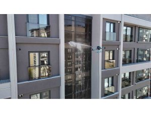 Adana’da cam temizliğine yeni soluk: Dronlar camcı oldu